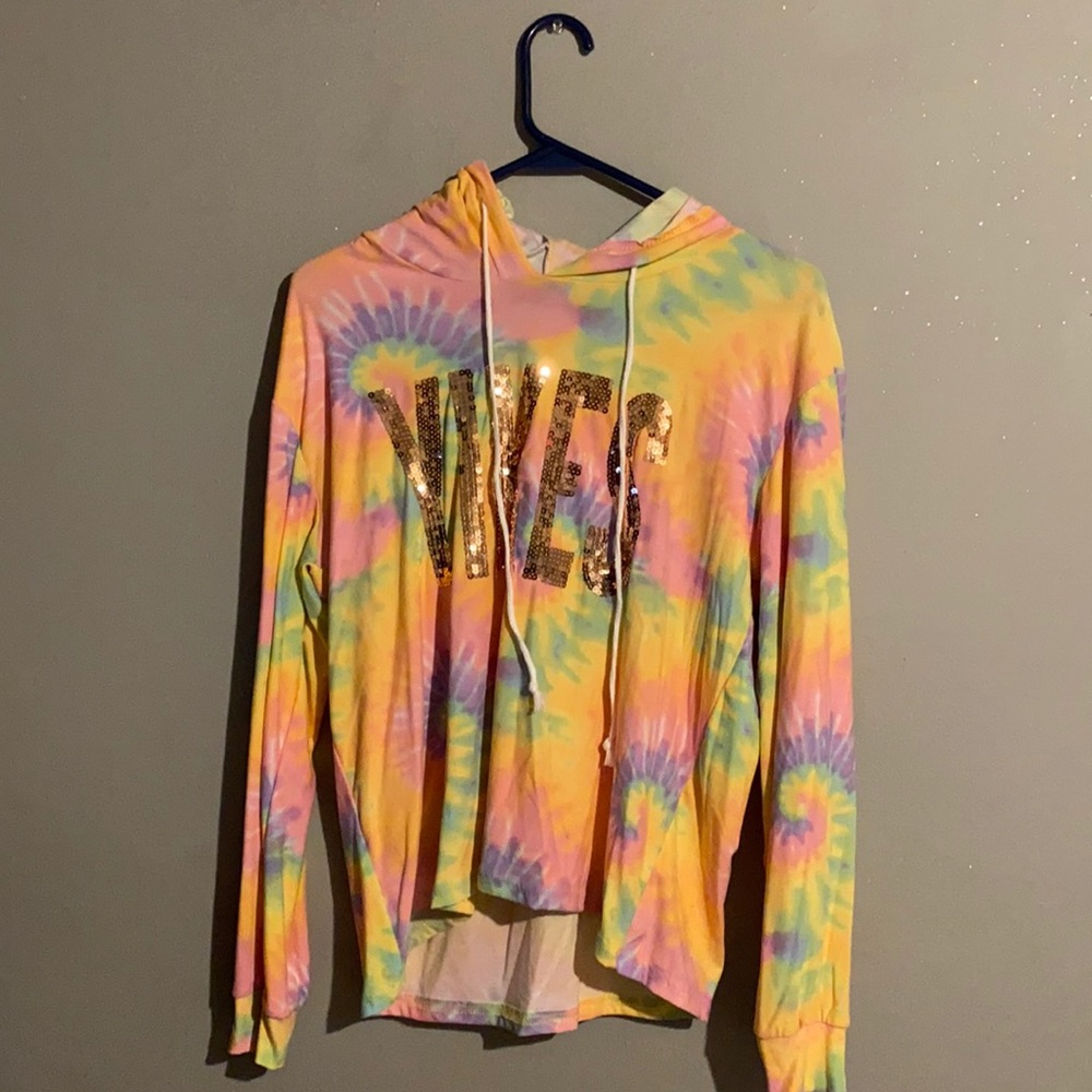 Tie die yikes tee